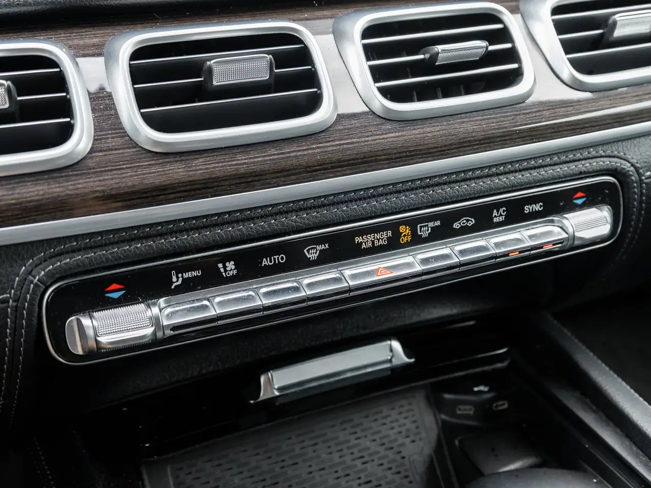 Mercedes-Benz GLS - Image 28