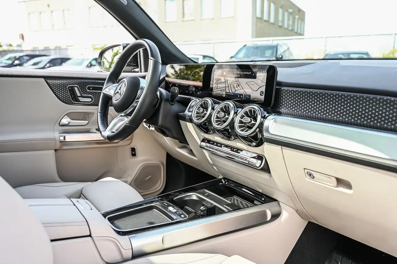 Mercedes-Benz GLB - Image 32