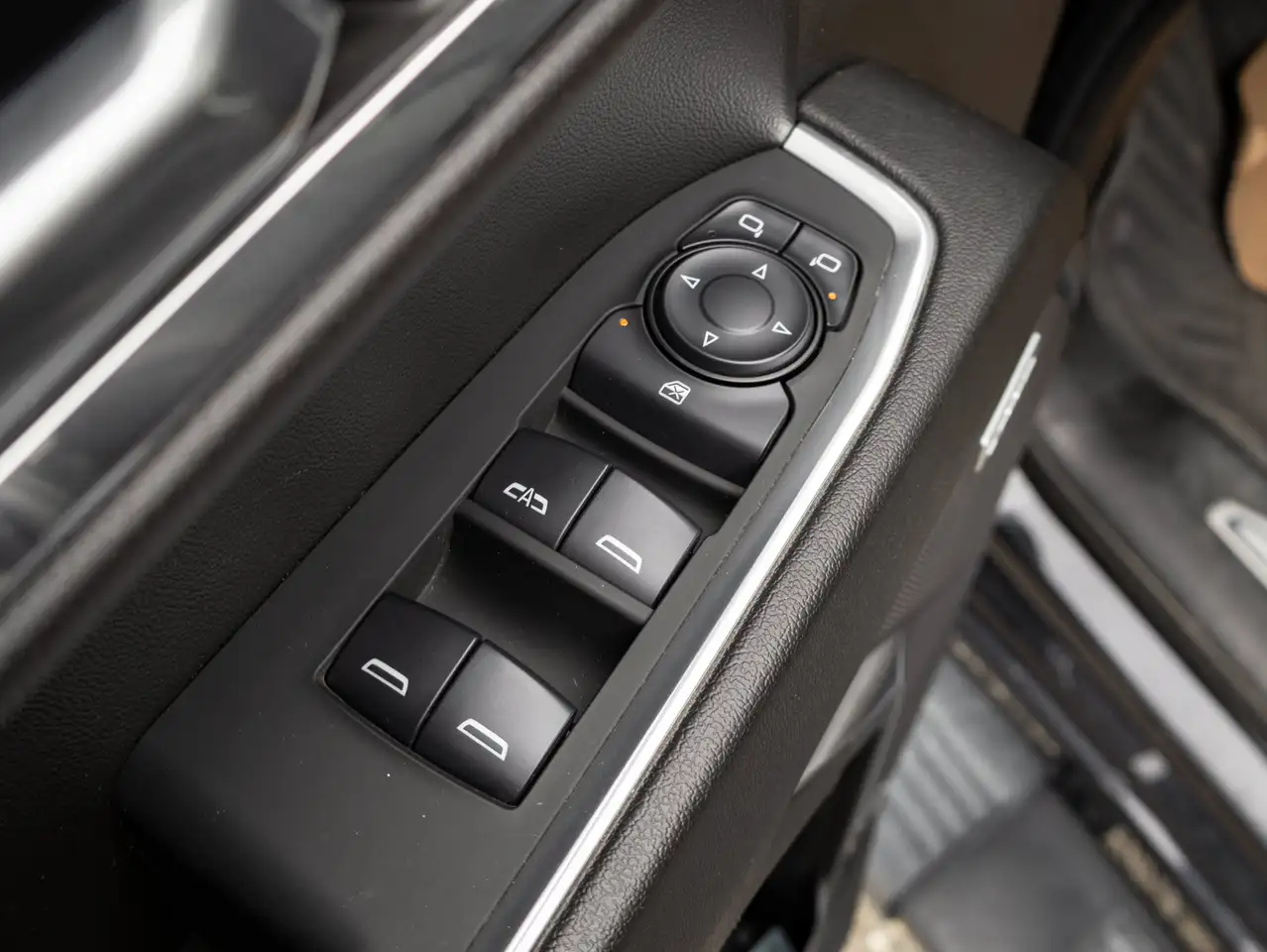 Chevrolet Silverado 1500 - Image 20