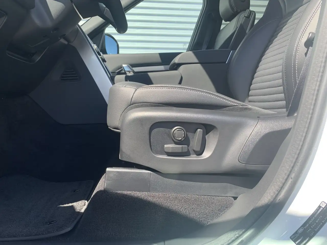Land Rover Discovery - Image 12