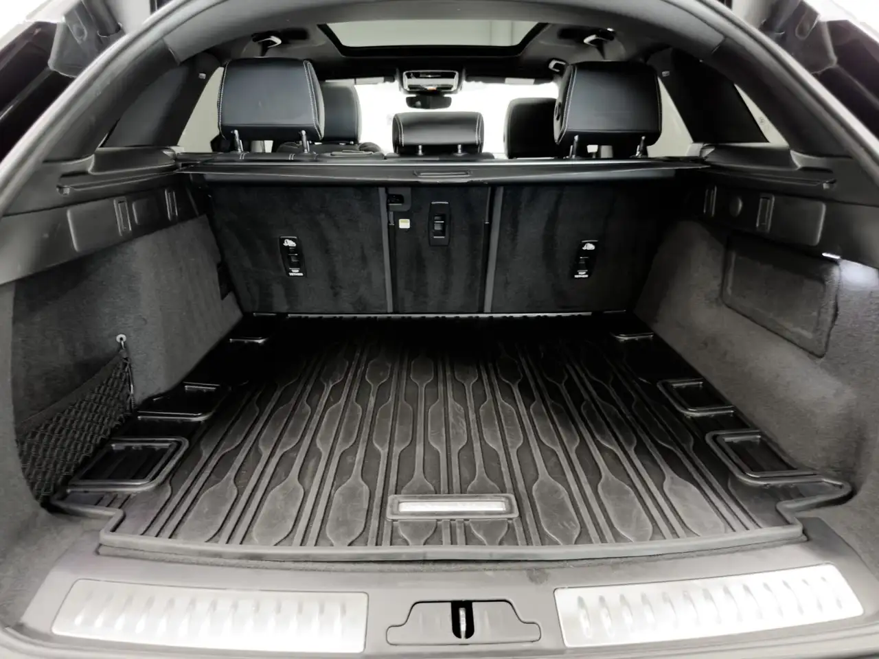 Land Rover Range Rover Velar - Image 34