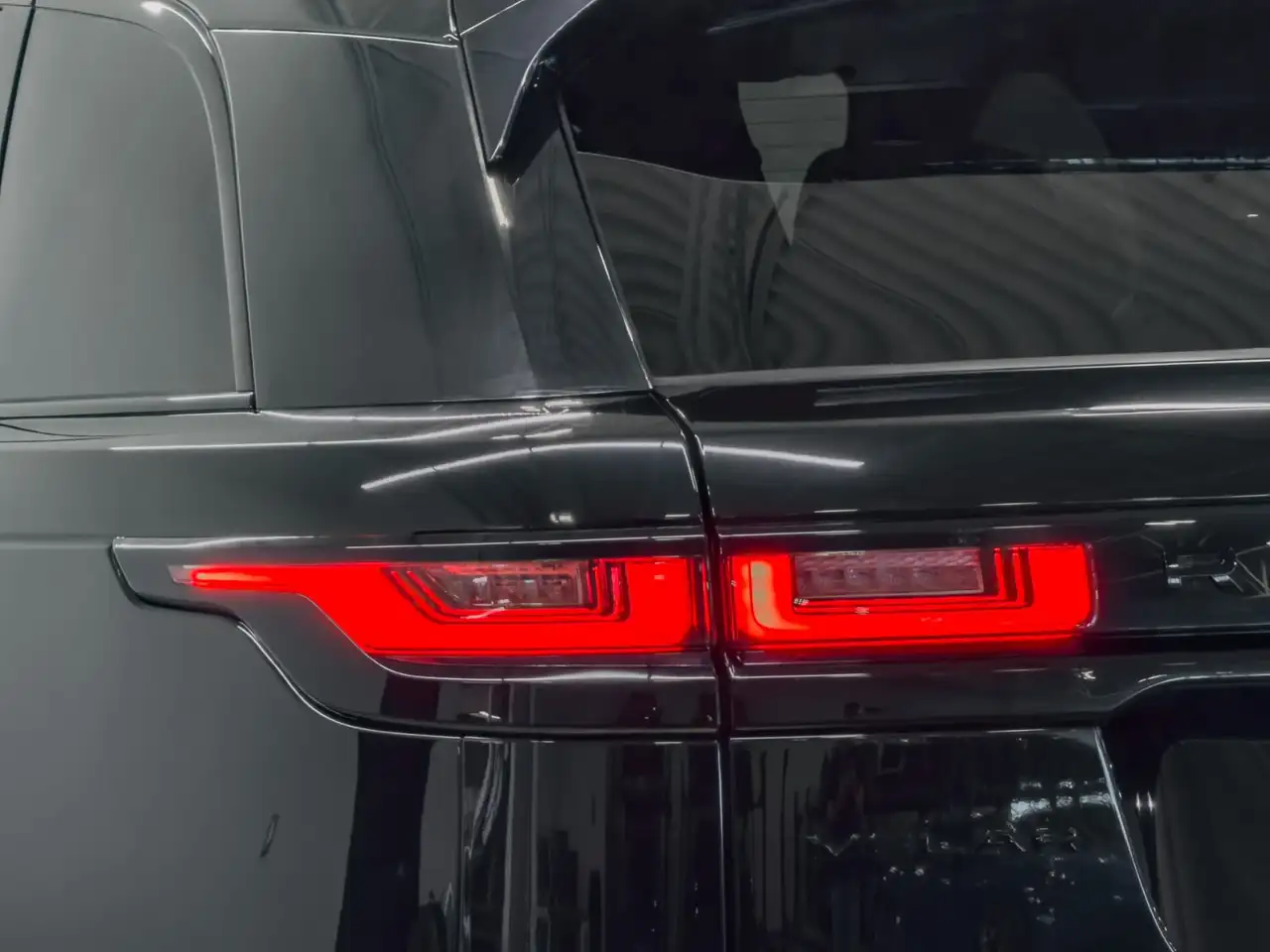 Land Rover Range Rover Velar - Image 14
