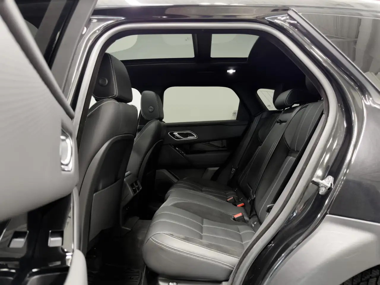 Land Rover Range Rover Velar - Image 24