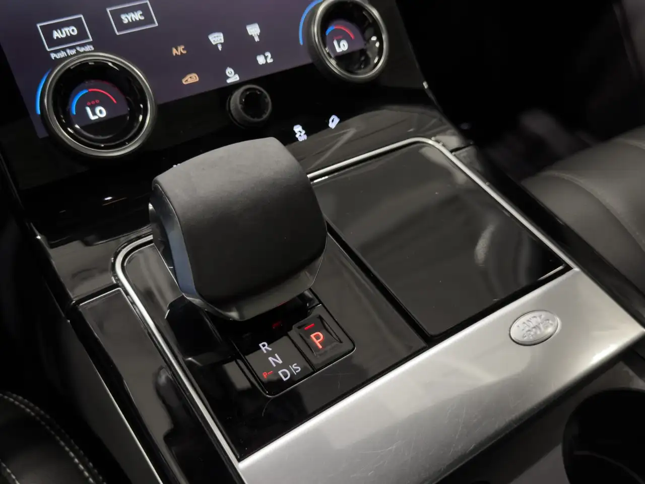 Land Rover Range Rover Velar - Image 18
