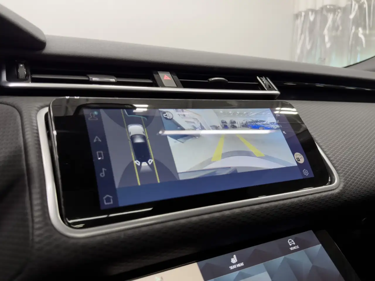 Land Rover Range Rover Velar - Image 22