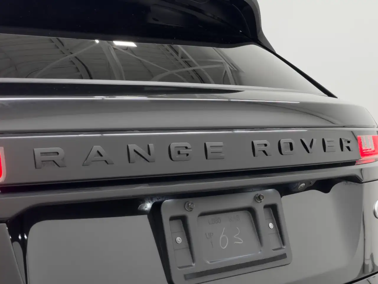 Land Rover Range Rover Velar - Image 12