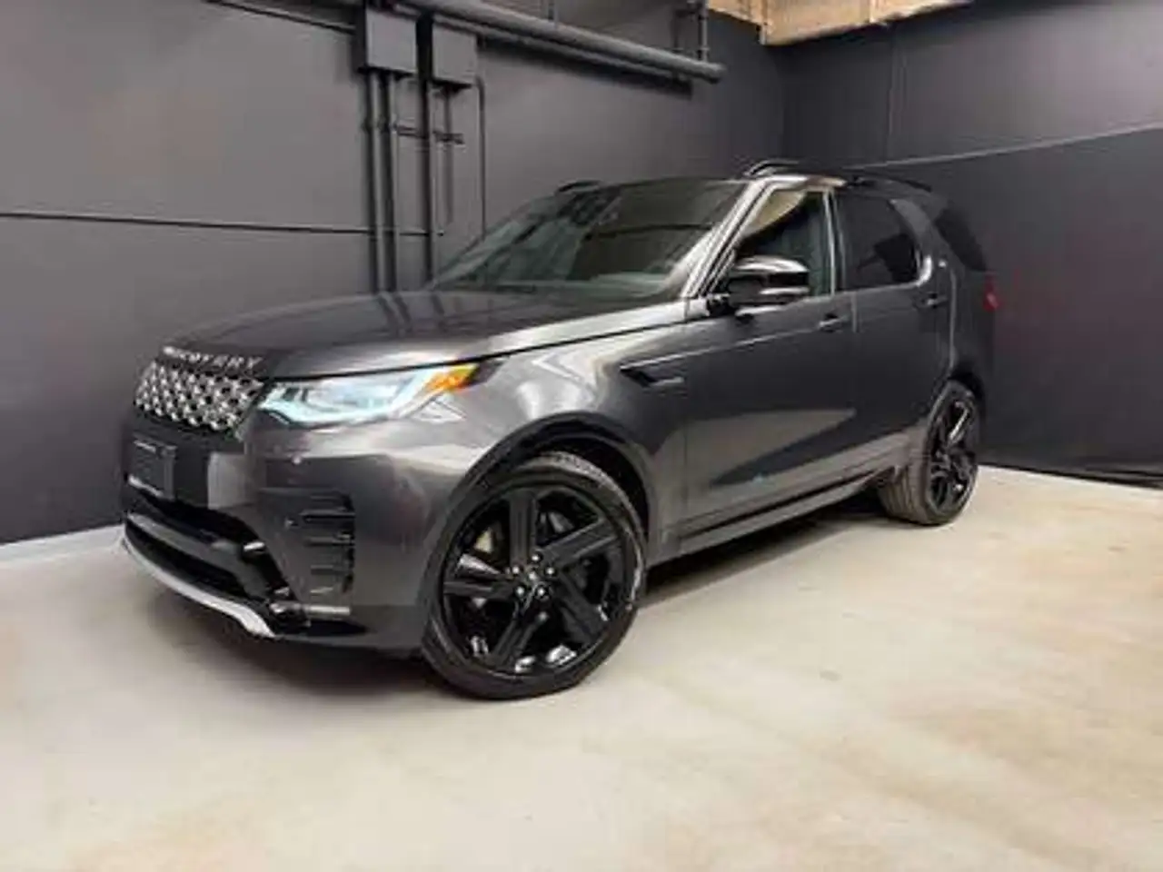 Land Rover Discovery - Image 1