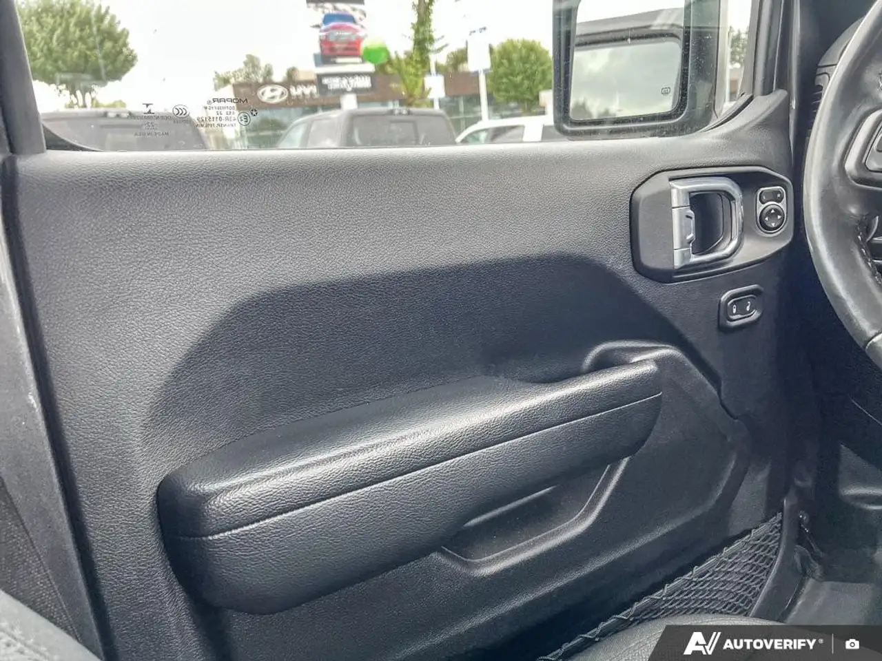 Jeep Wrangler - Image 16