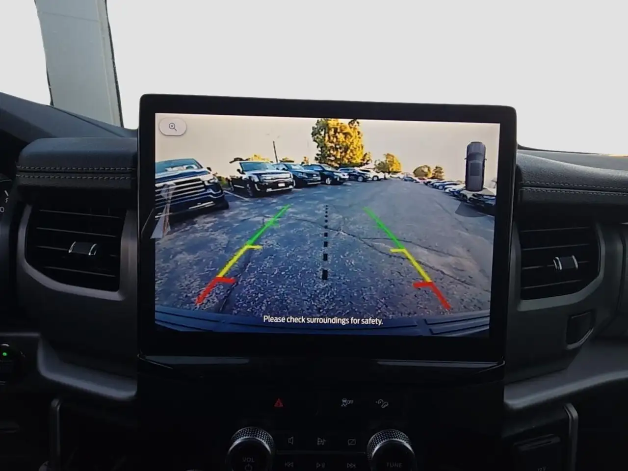 Ford Expedition - Image 16