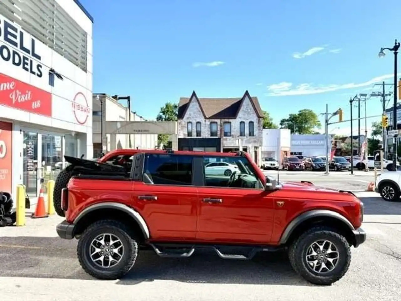 Ford Bronco - Image 9