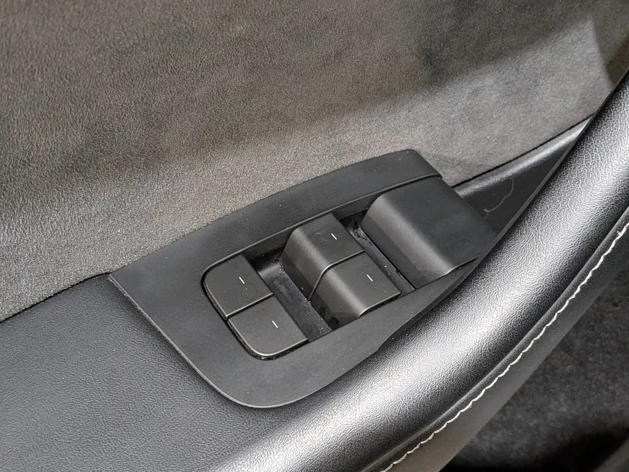 Tesla Model Y - Image 32