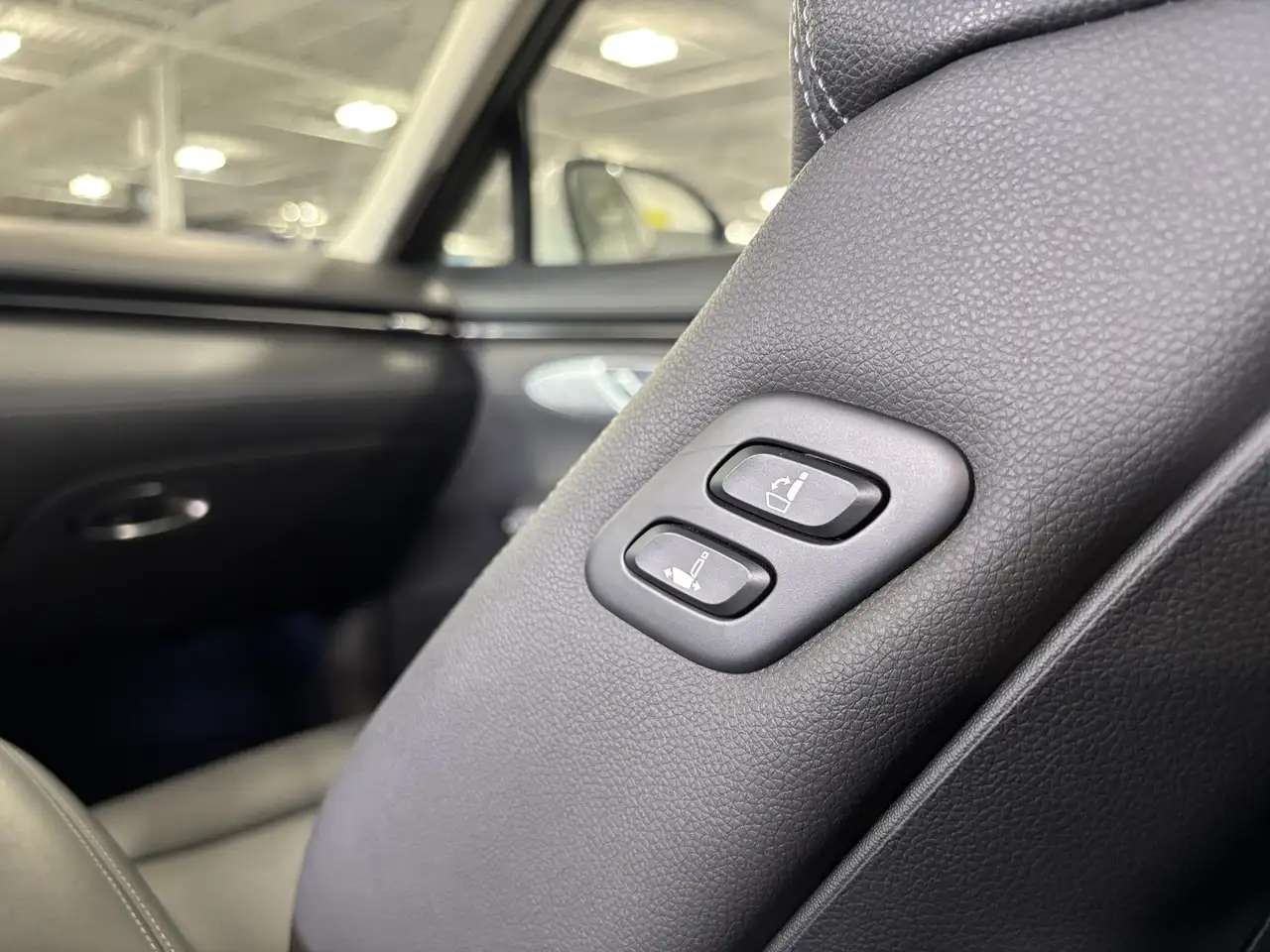 Genesis GV70 - Image 14