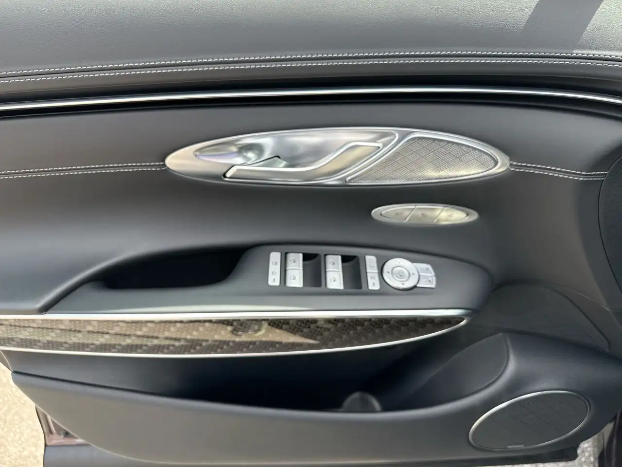 Genesis GV70 - Image 14