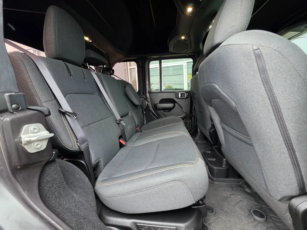 Jeep Wrangler - Image 13