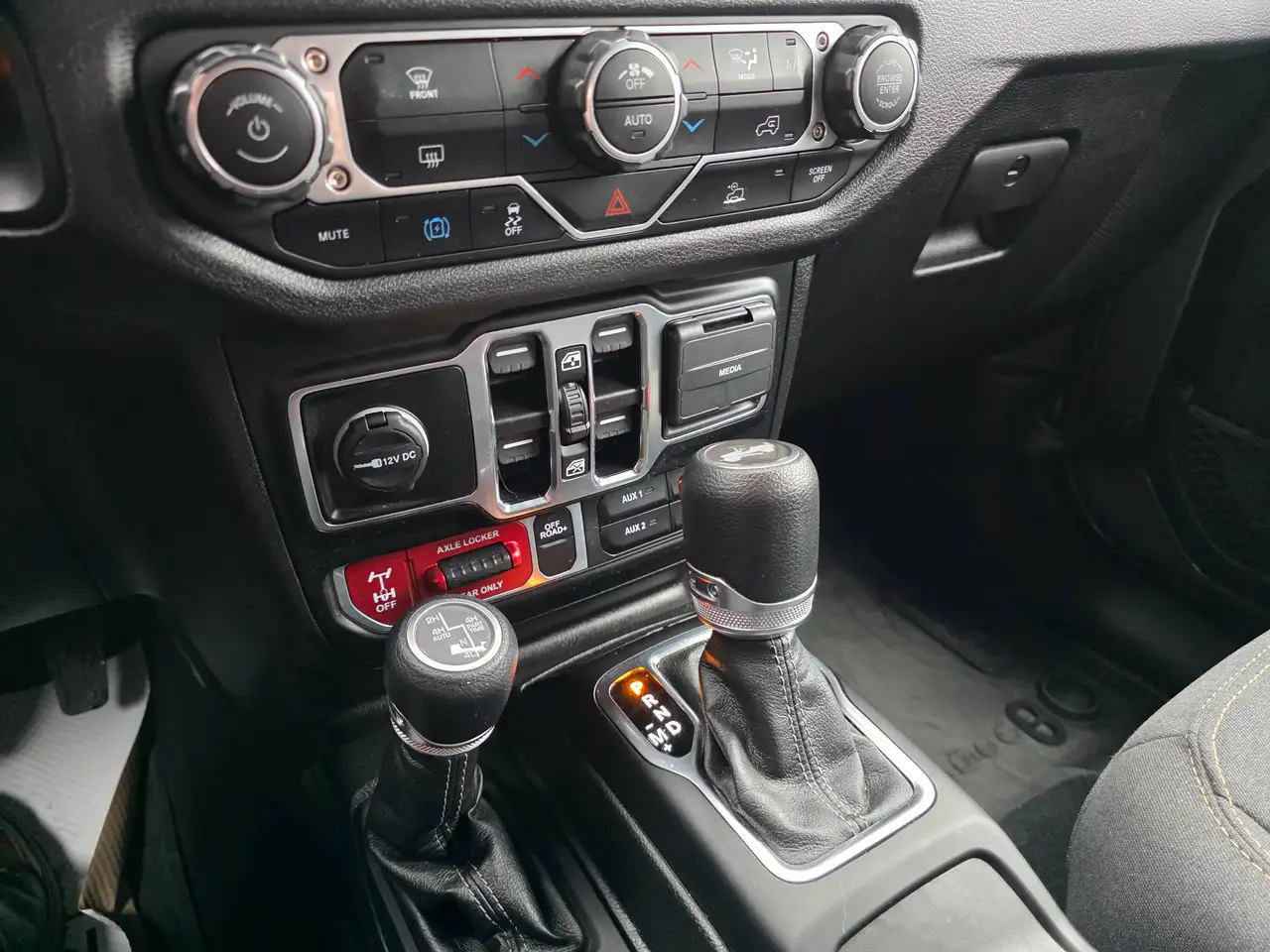 Jeep Wrangler - Image 23