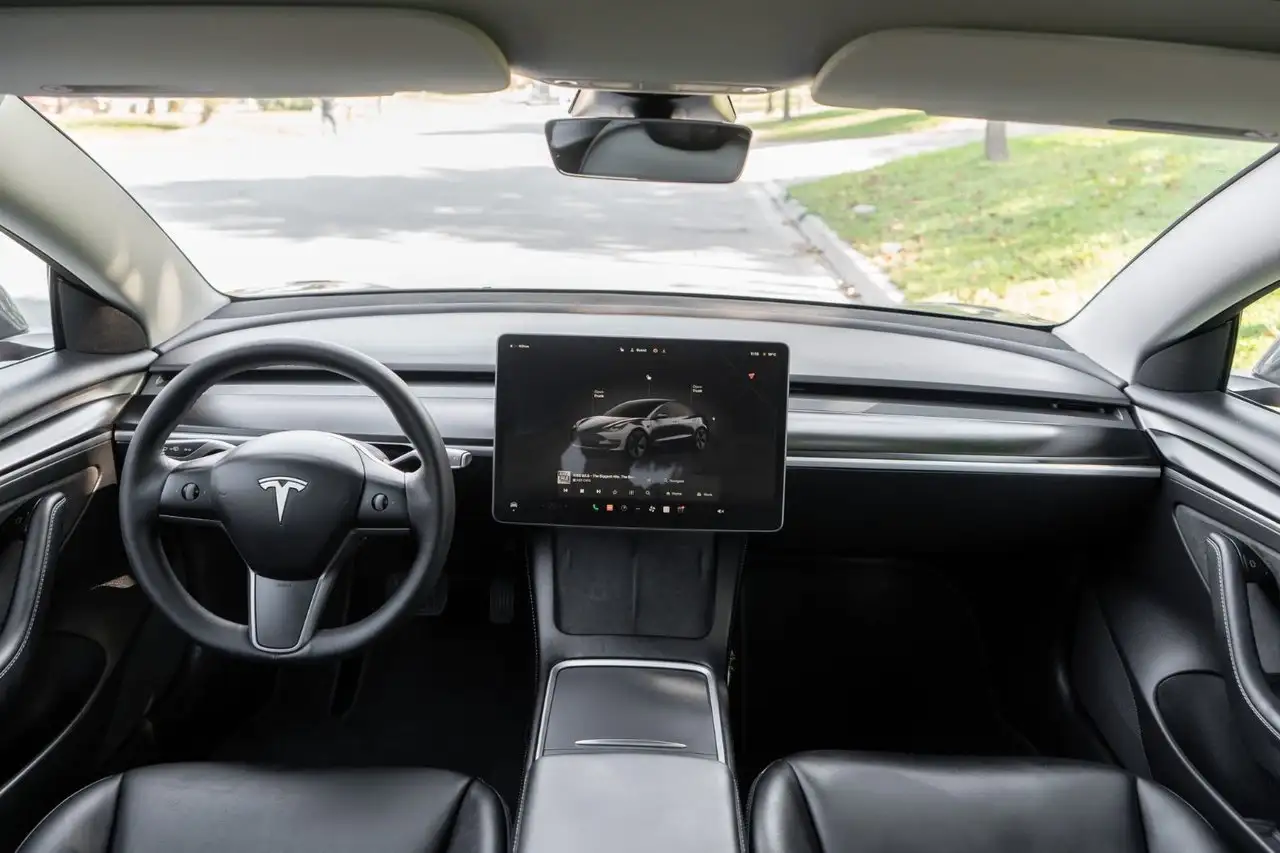 Tesla Model 3 - Image 7