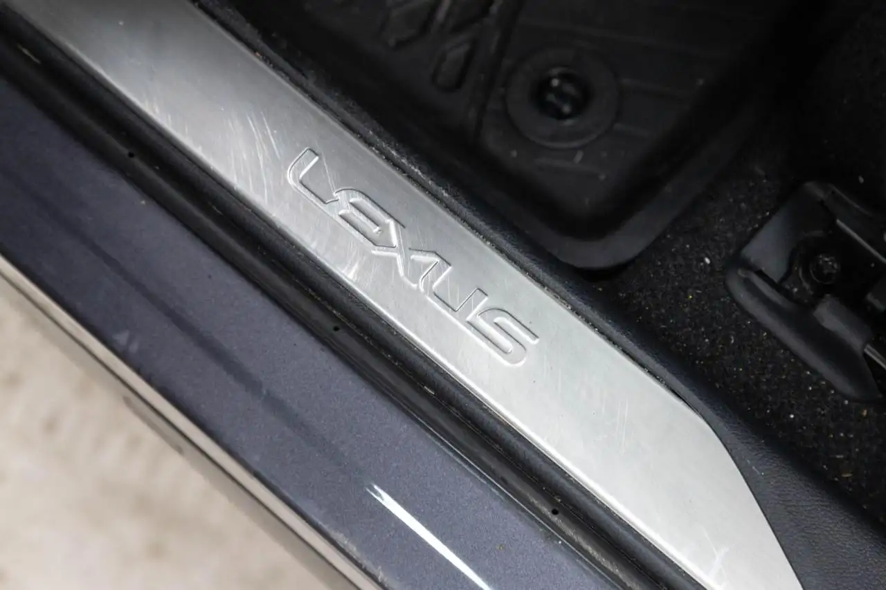 Lexus UX 300h - Image 20