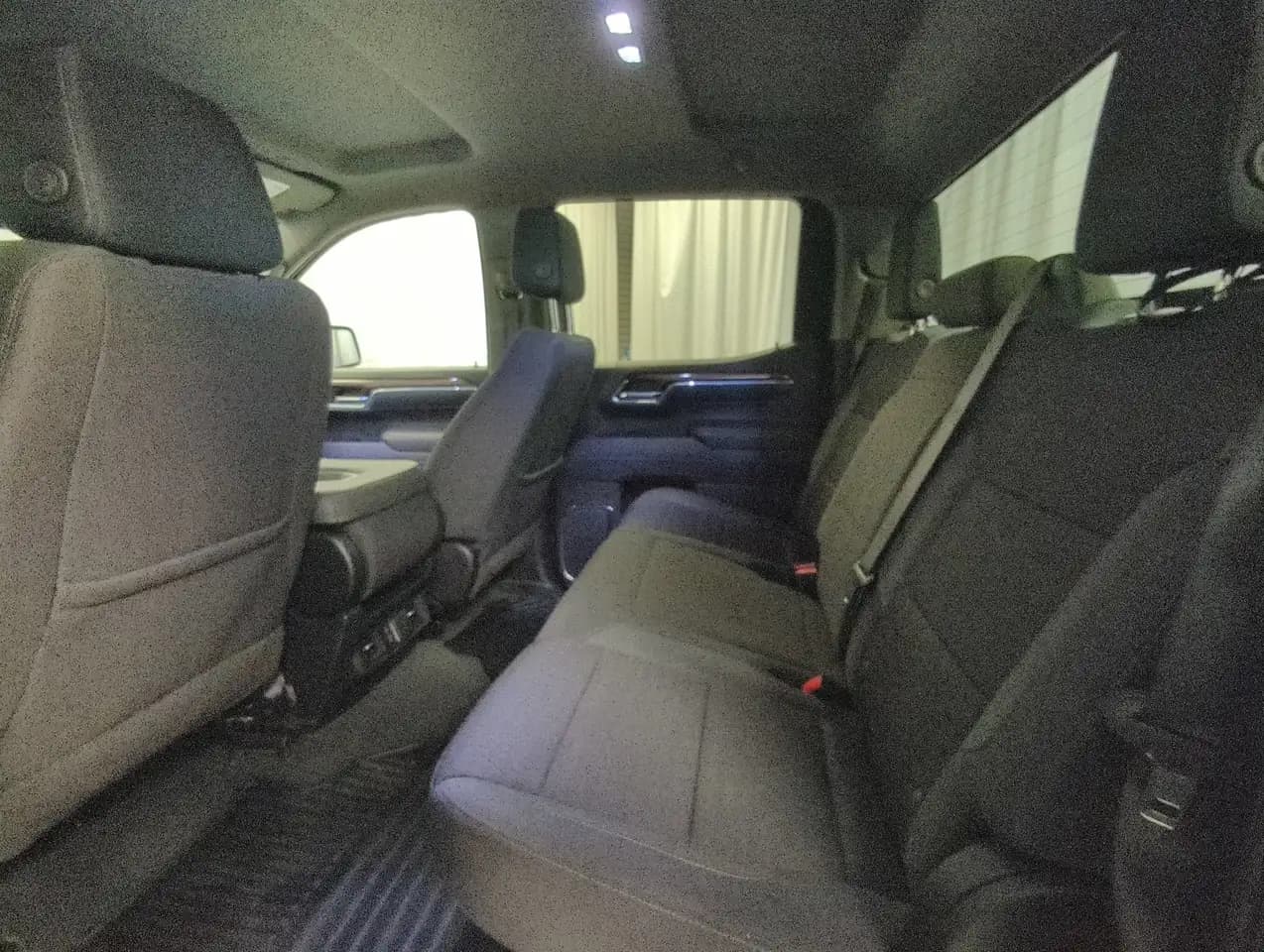 Chevrolet Silverado 1500 - Image 22