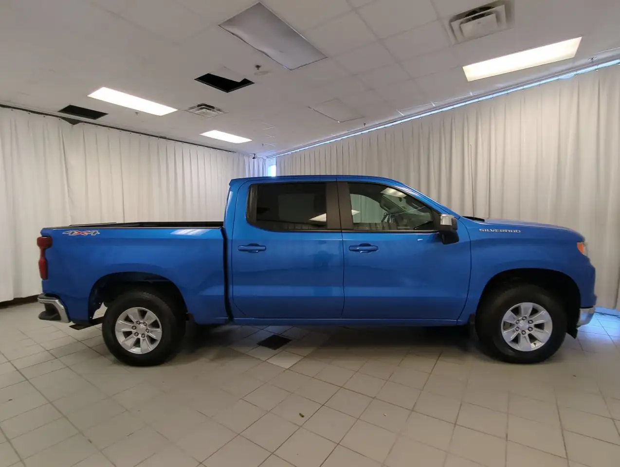 Chevrolet Silverado 1500 - Image 9