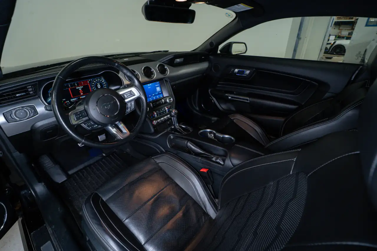 Ford Mustang - Image 13