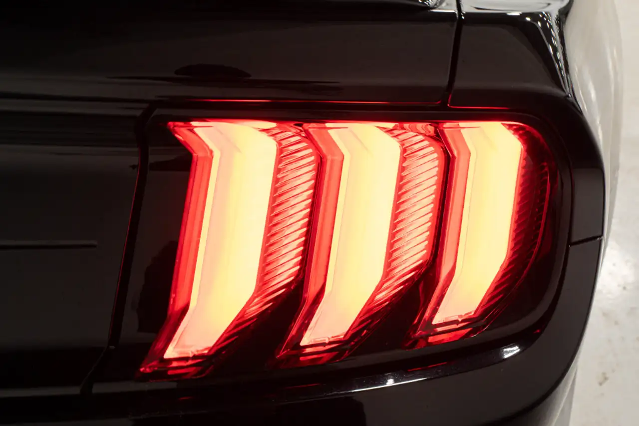 Ford Mustang - Image 10