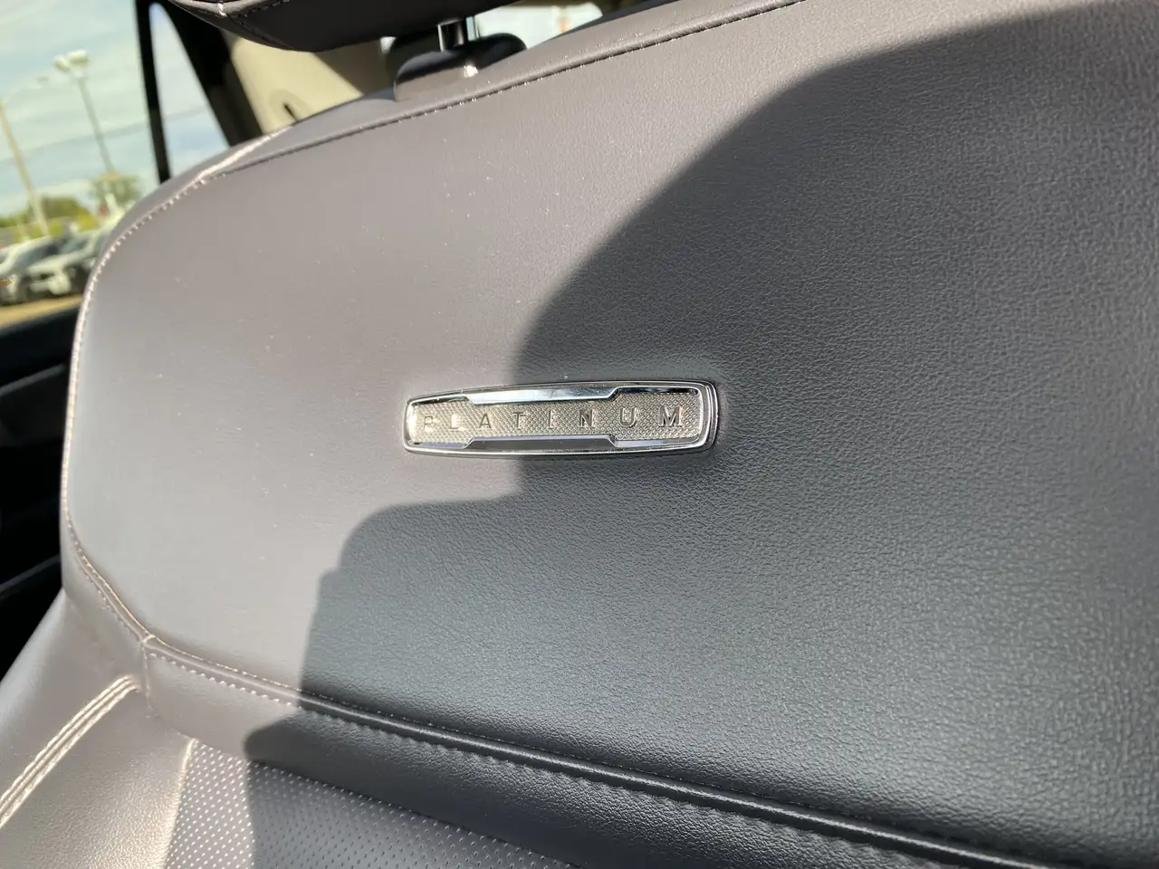 Ford Expedition - Image 8