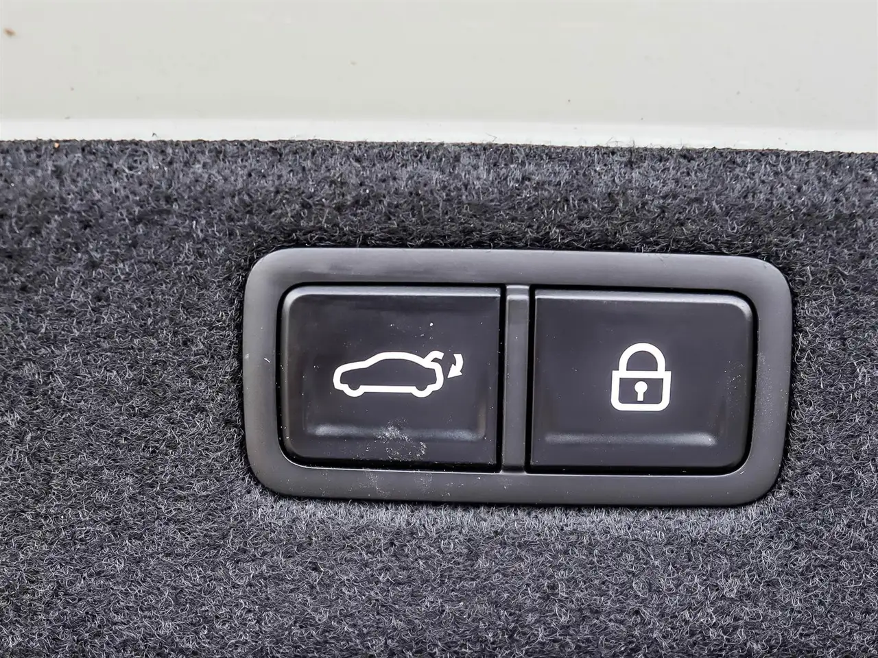 Genesis G70 - Image 19