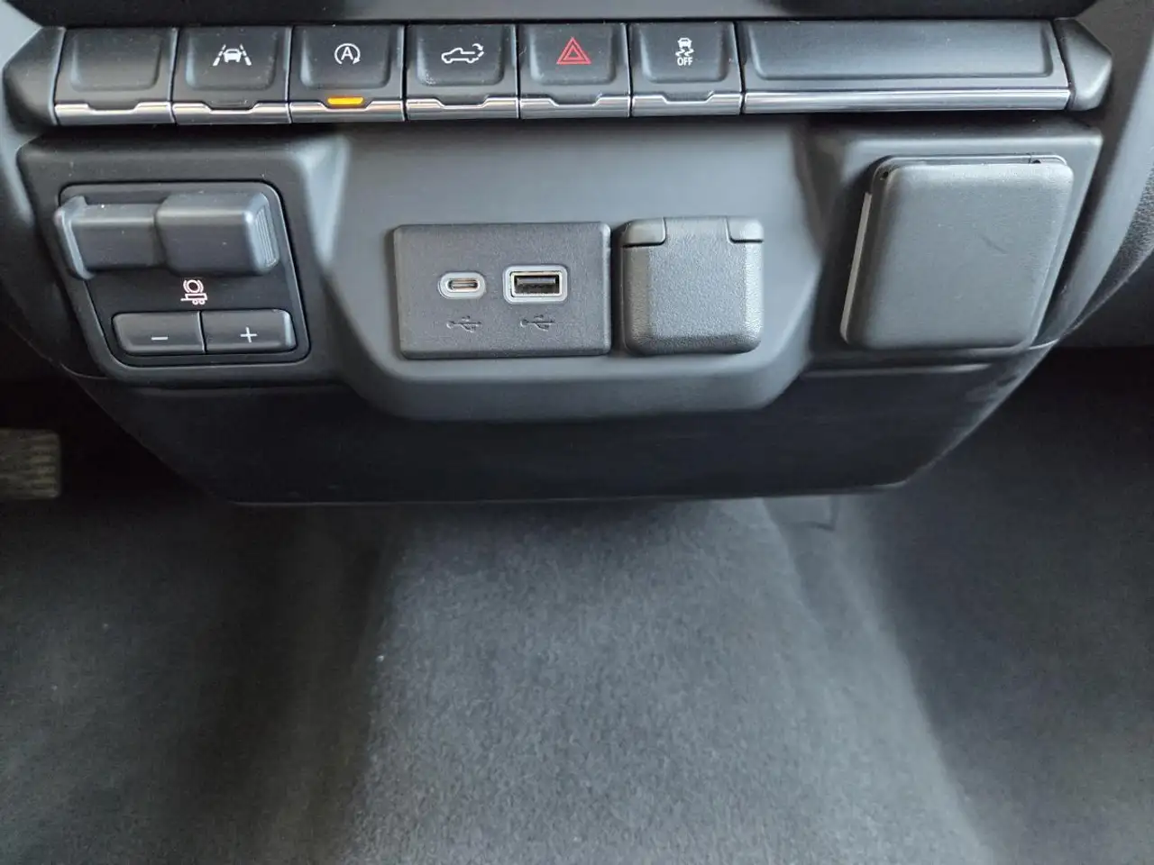 Chevrolet Silverado 1500 - Image 25
