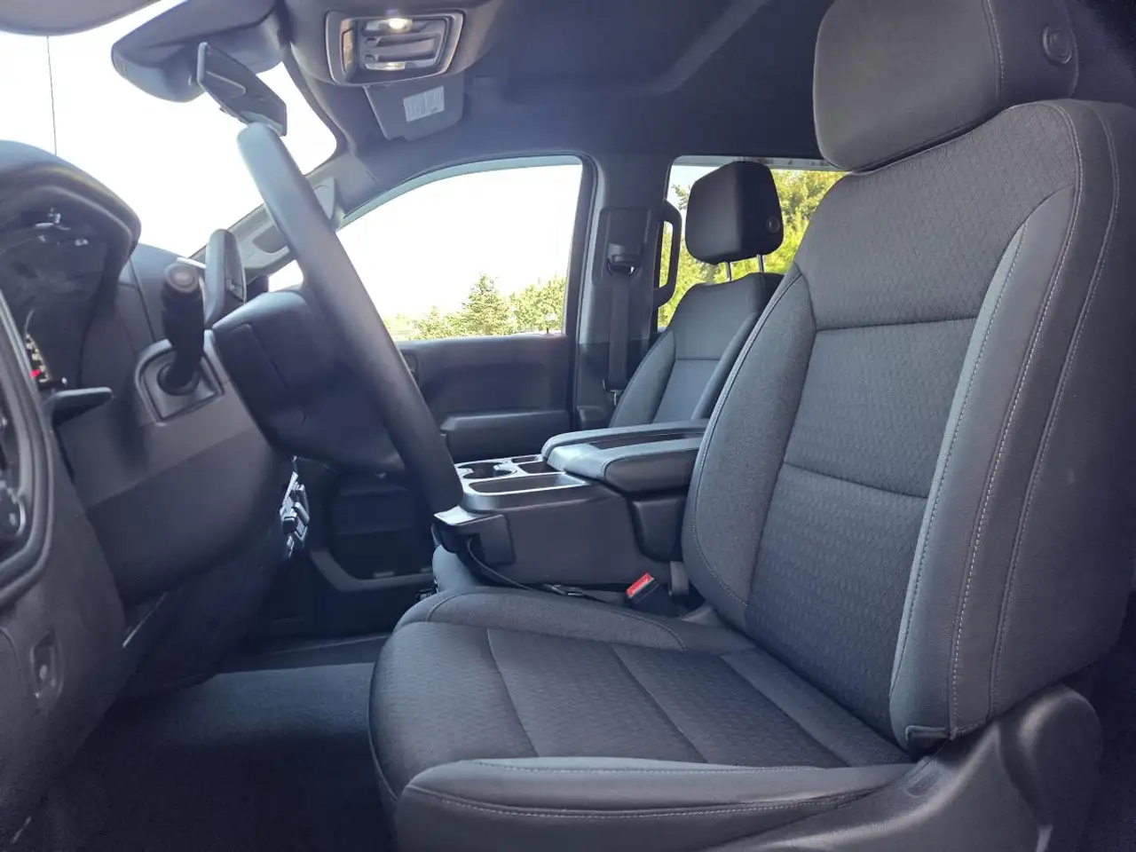 Chevrolet Silverado 1500 - Image 15