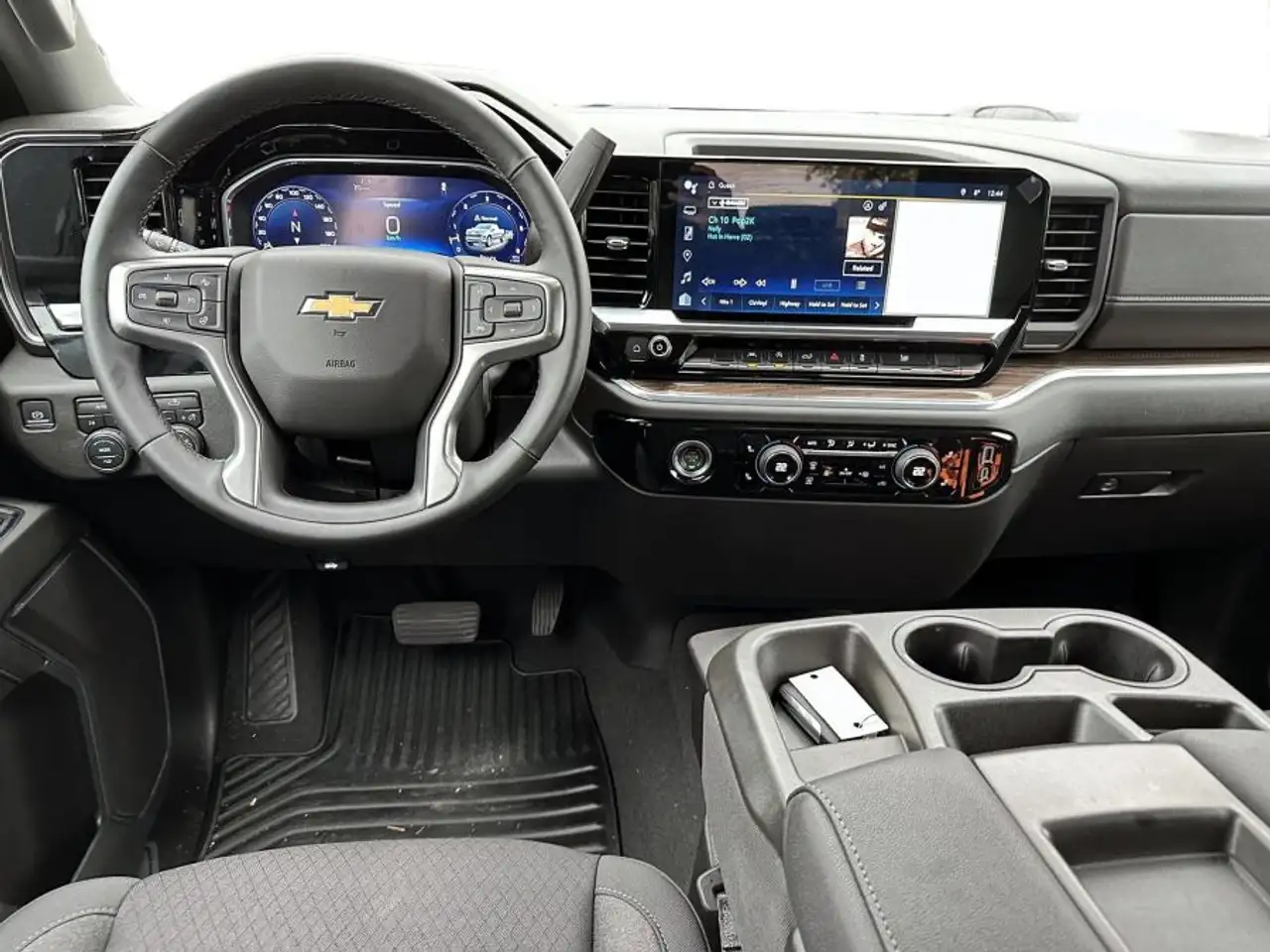 Chevrolet Silverado 1500 - Image 10