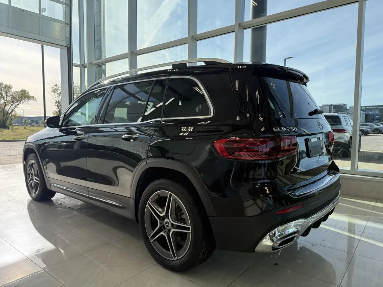 Mercedes-Benz GLB - Image 4