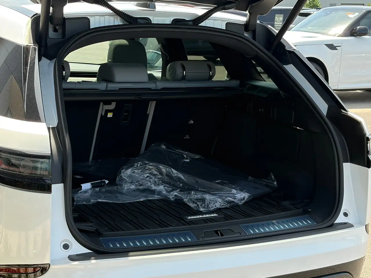 Land Rover Range Rover Velar - Image 19