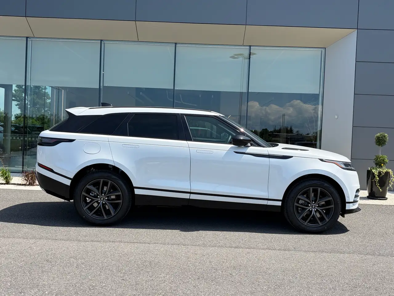 Land Rover Range Rover Velar - Image 7