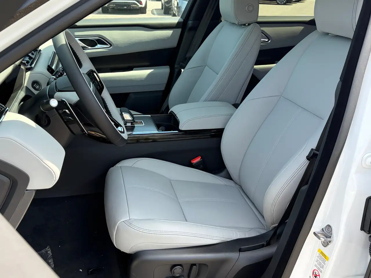 Land Rover Range Rover Velar - Image 12