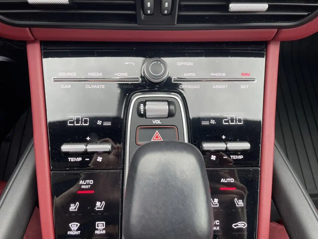 Porsche Cayenne - Image 27