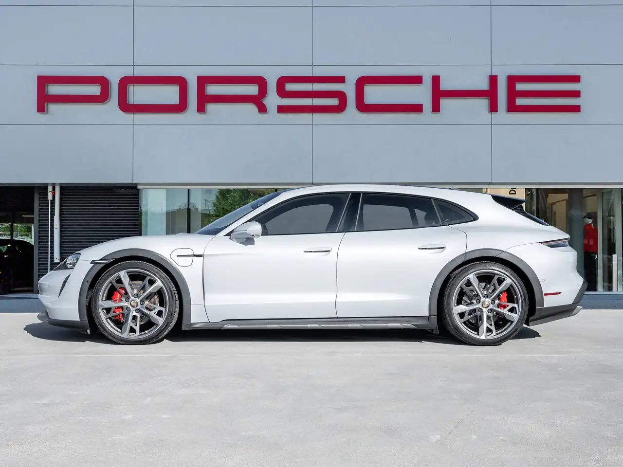 Porsche Taycan - Image 2