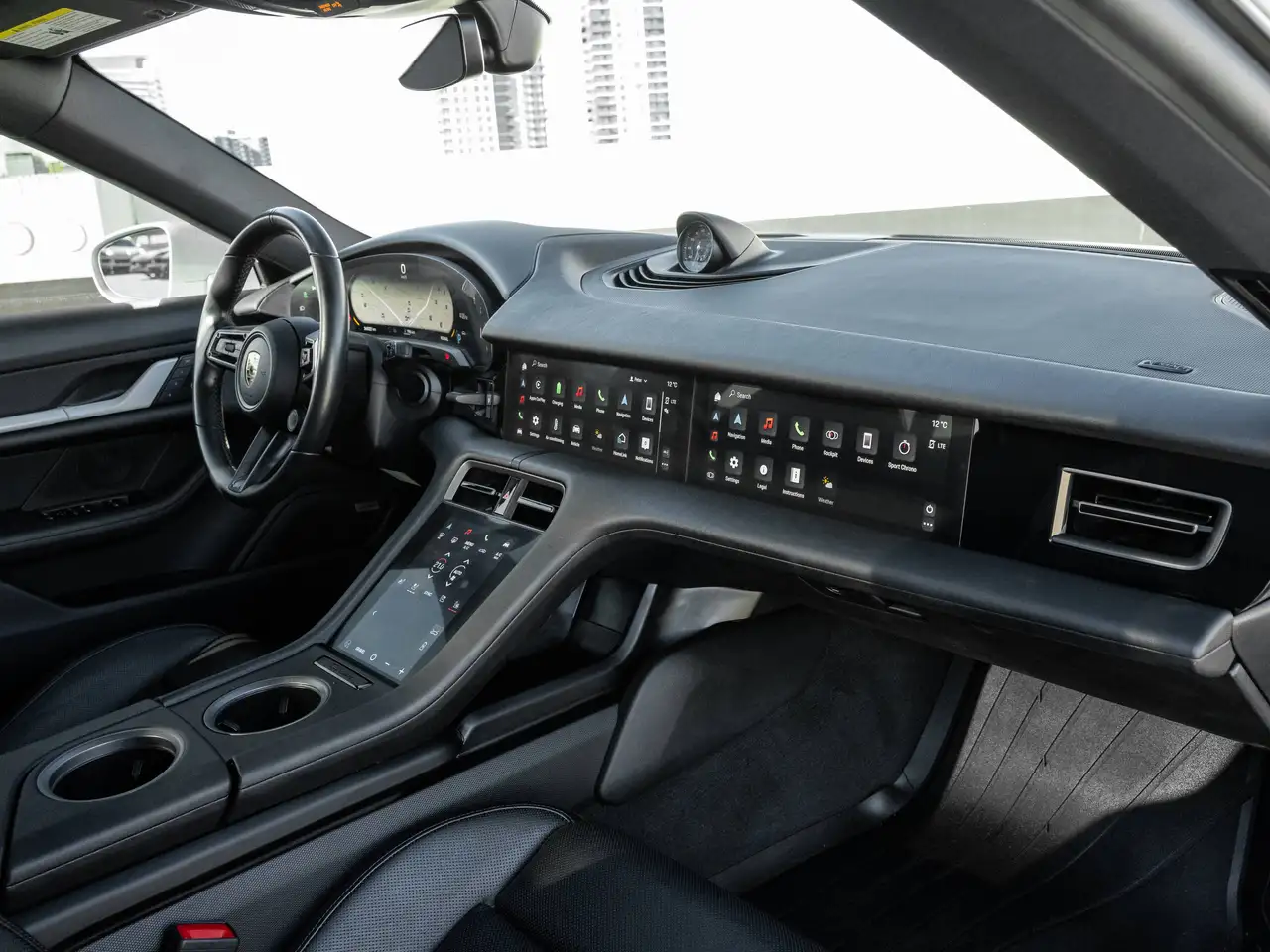Porsche Taycan - Image 33