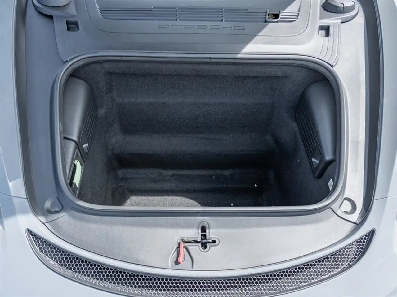 Porsche 718 Spyder - Image 21