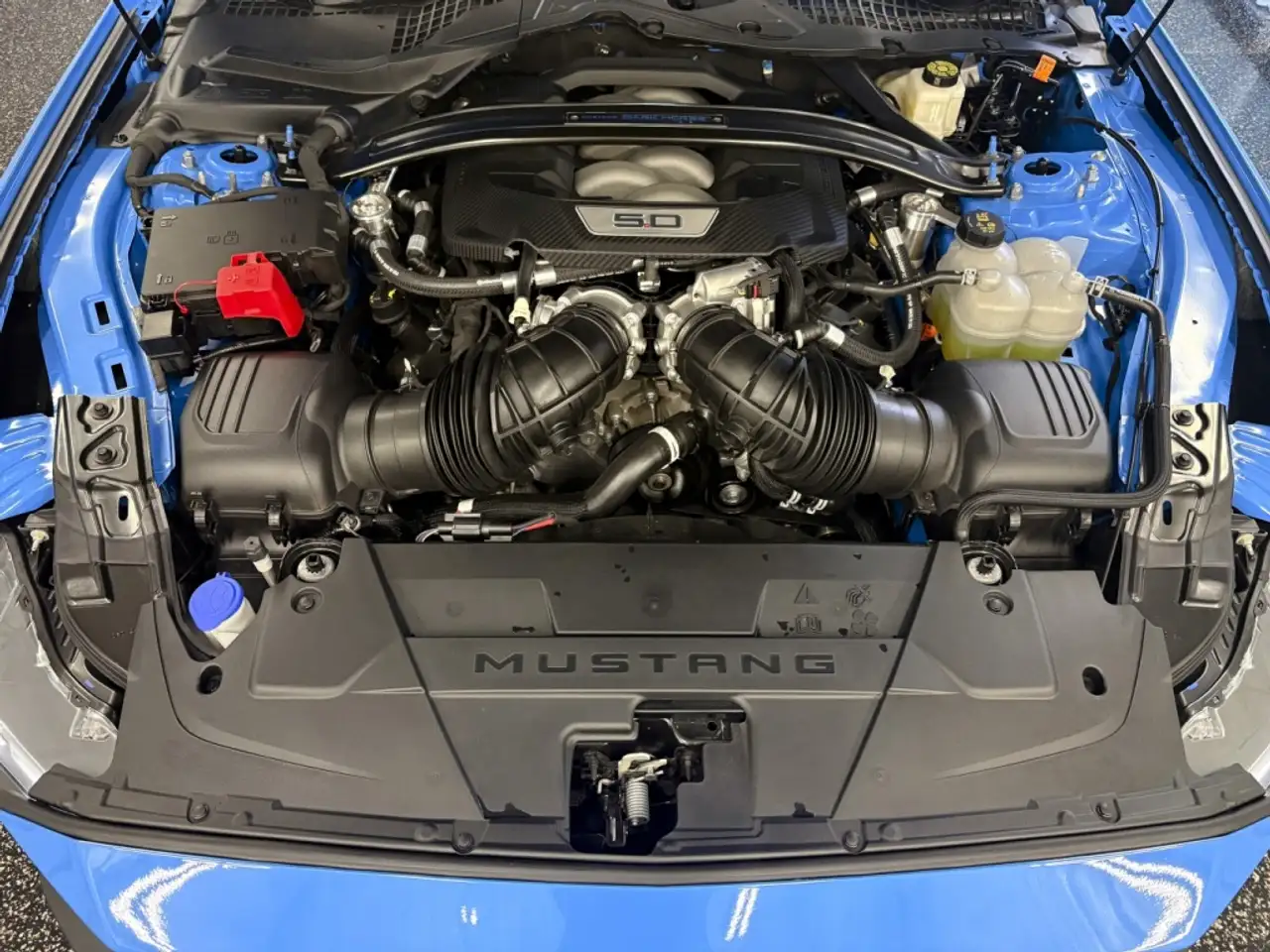 Ford Mustang - Image 4