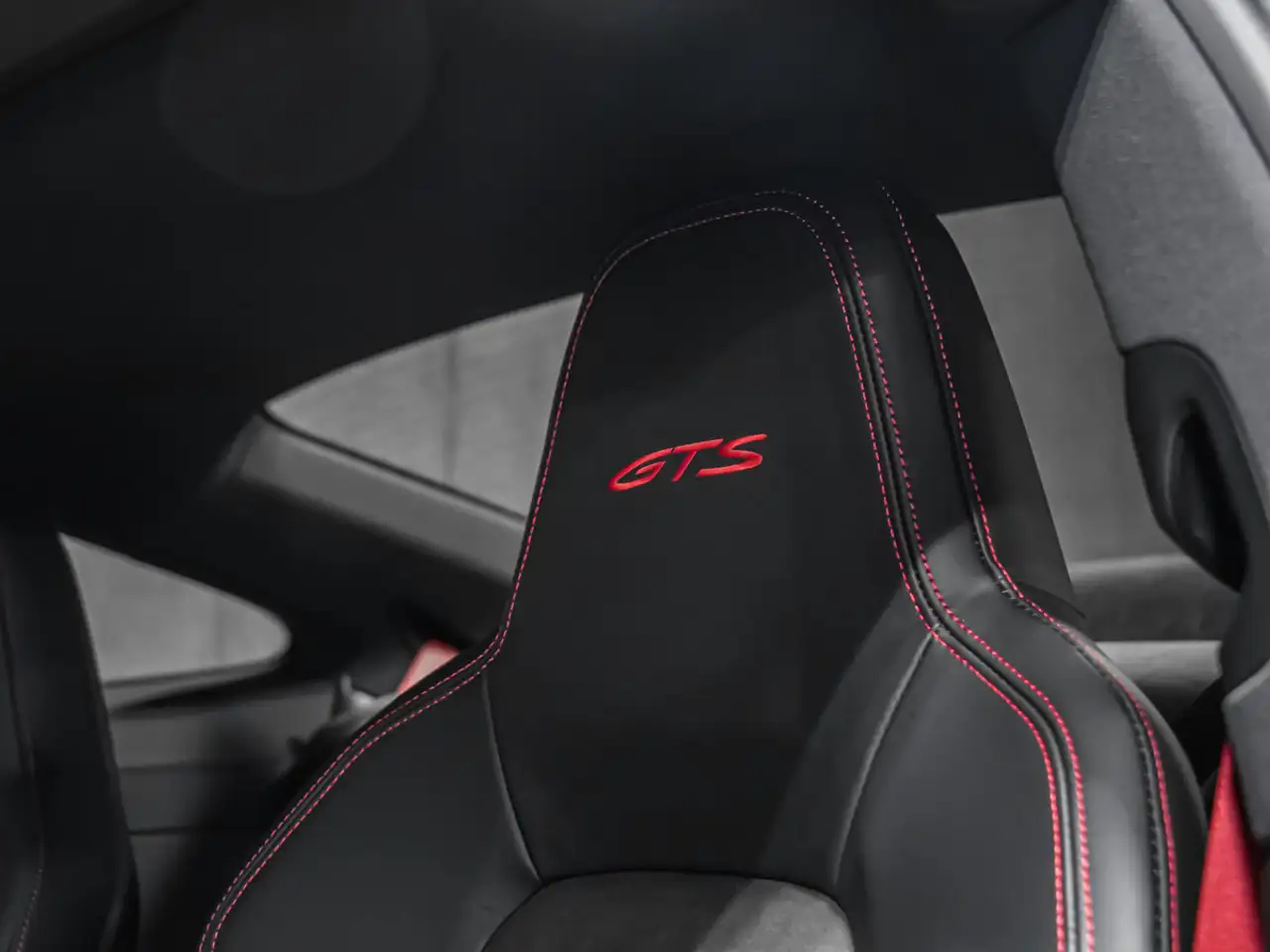 Porsche 911 - Image 32