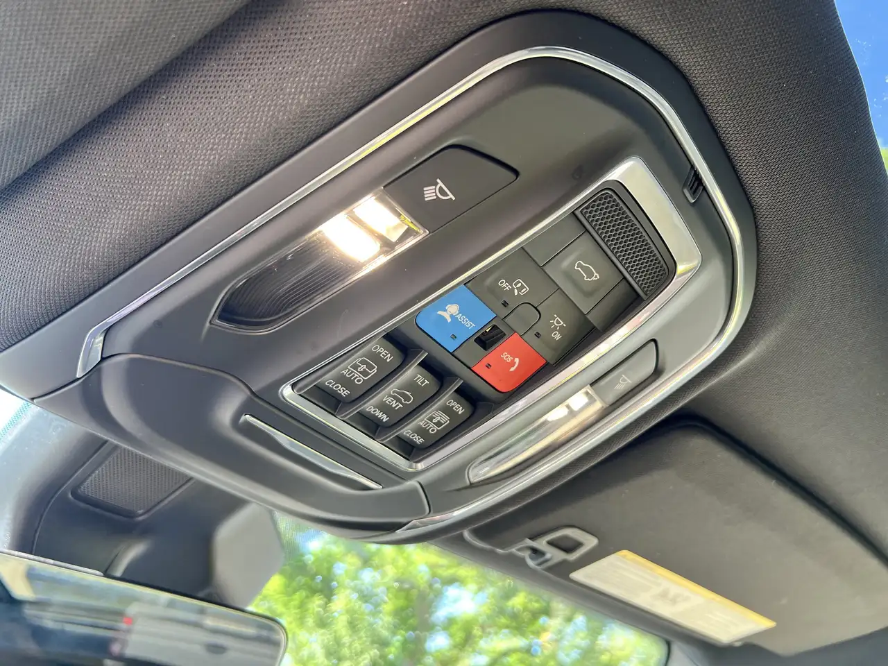 Jeep Grand Cherokee - Image 15