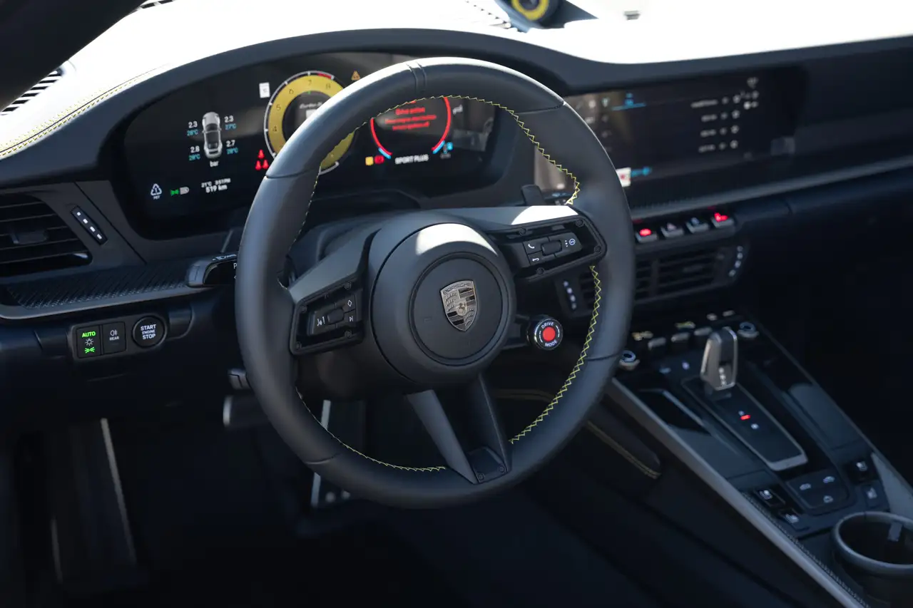 Porsche 911 - Image 19