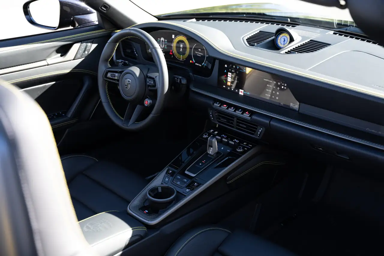 Porsche 911 - Image 23