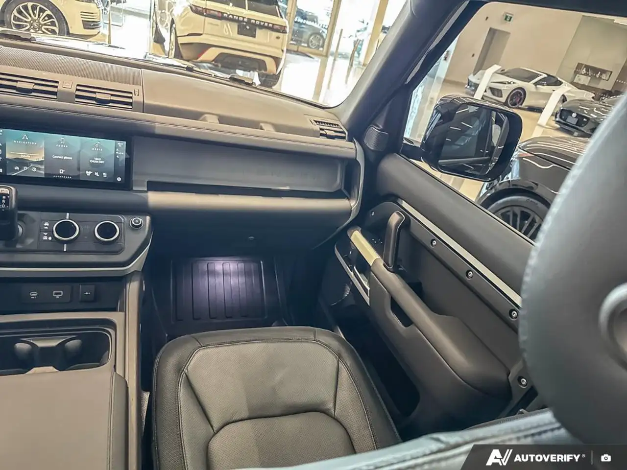 Land Rover Defender - Image 25