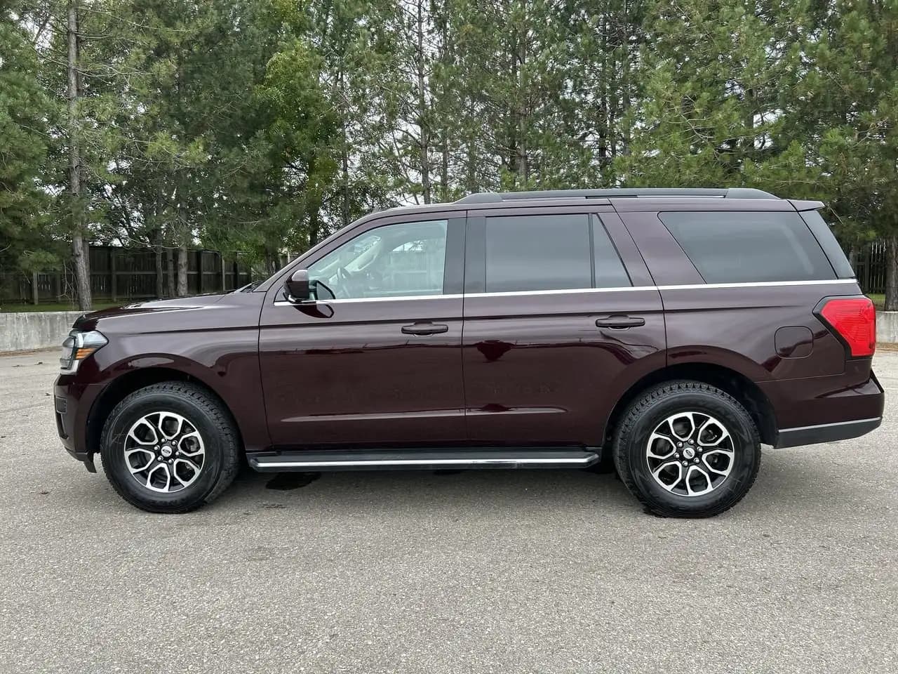 Ford Expedition - Image 10