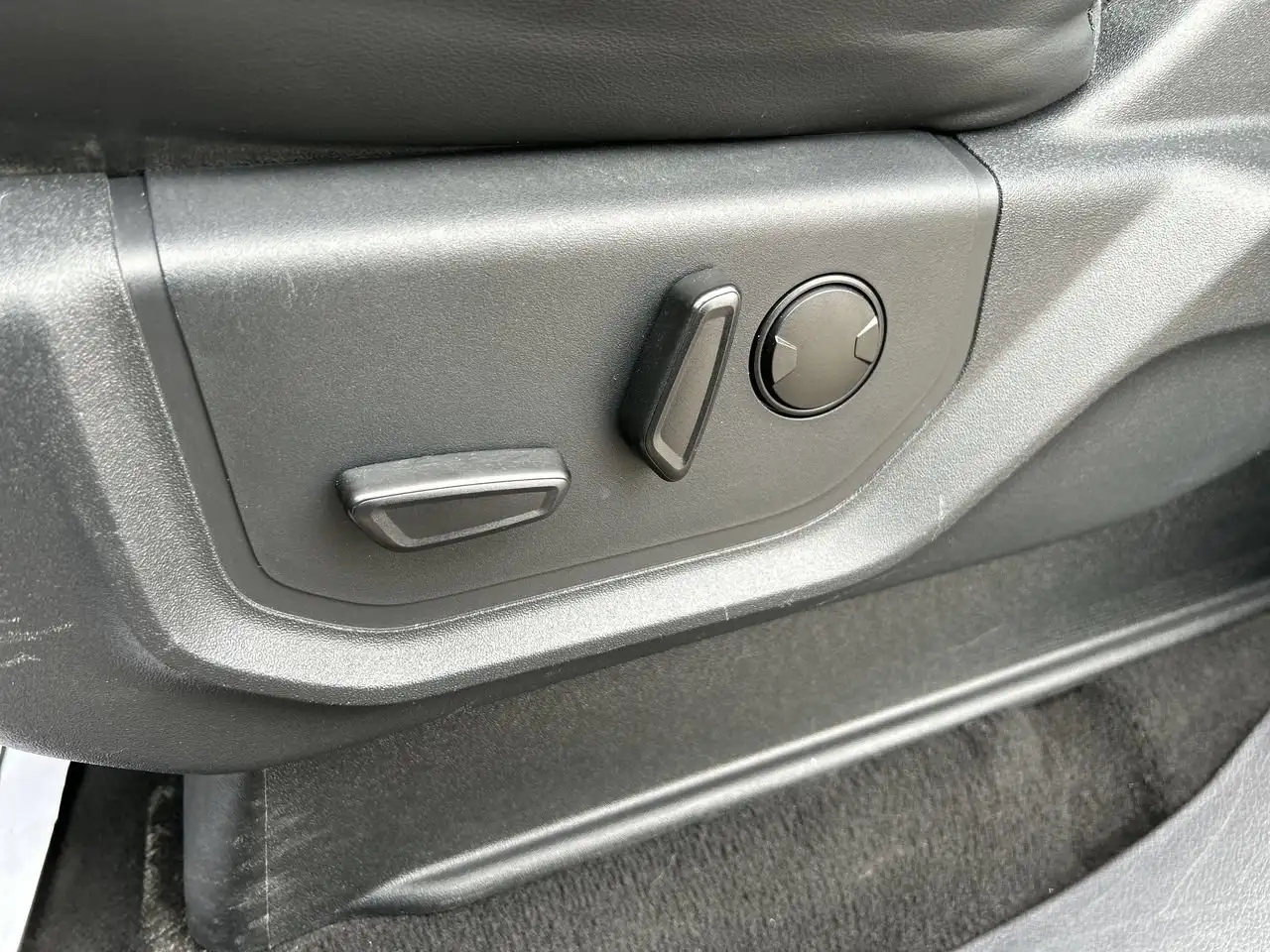 Ford Expedition - Image 13