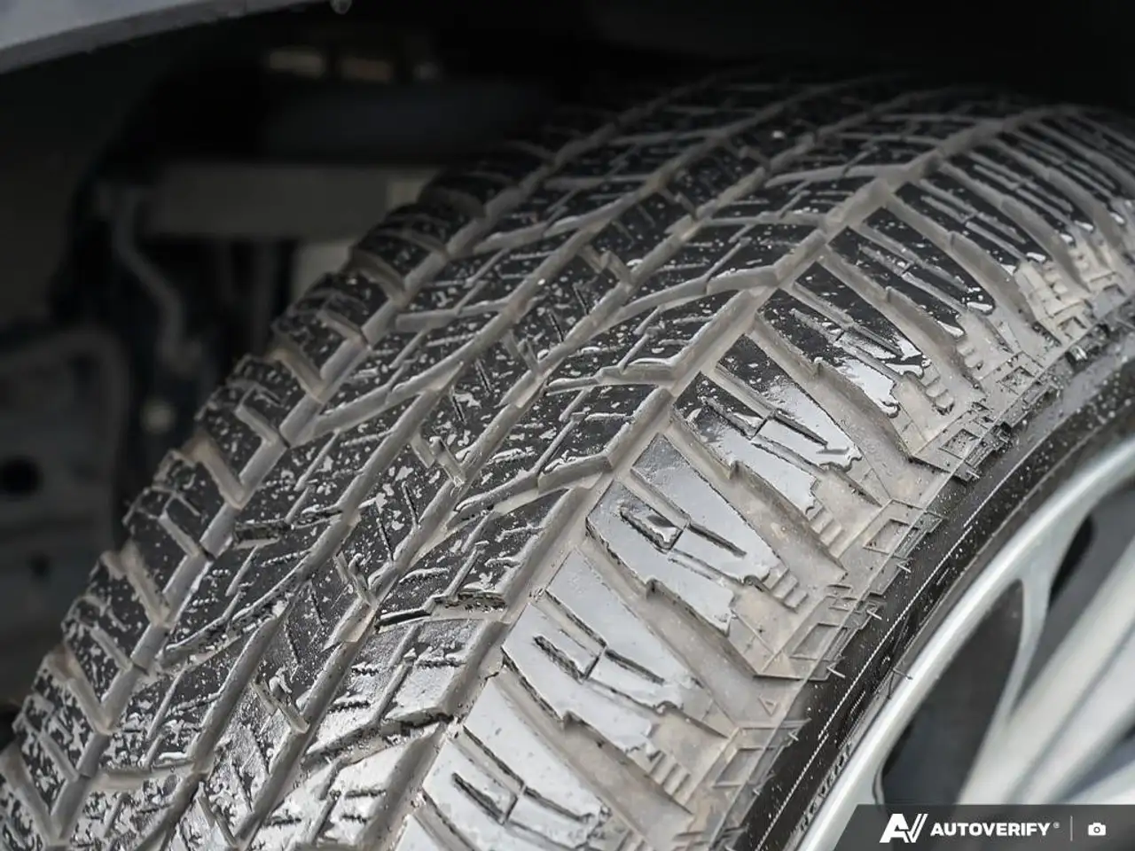 Jeep Grand Wagoneer - Image 22