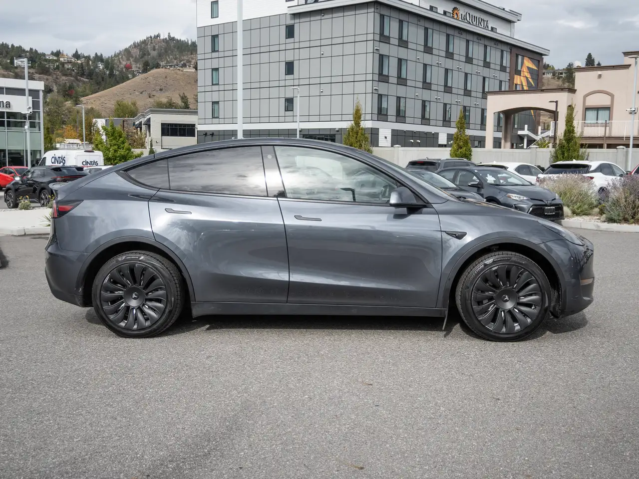 Tesla Model Y - Image 10