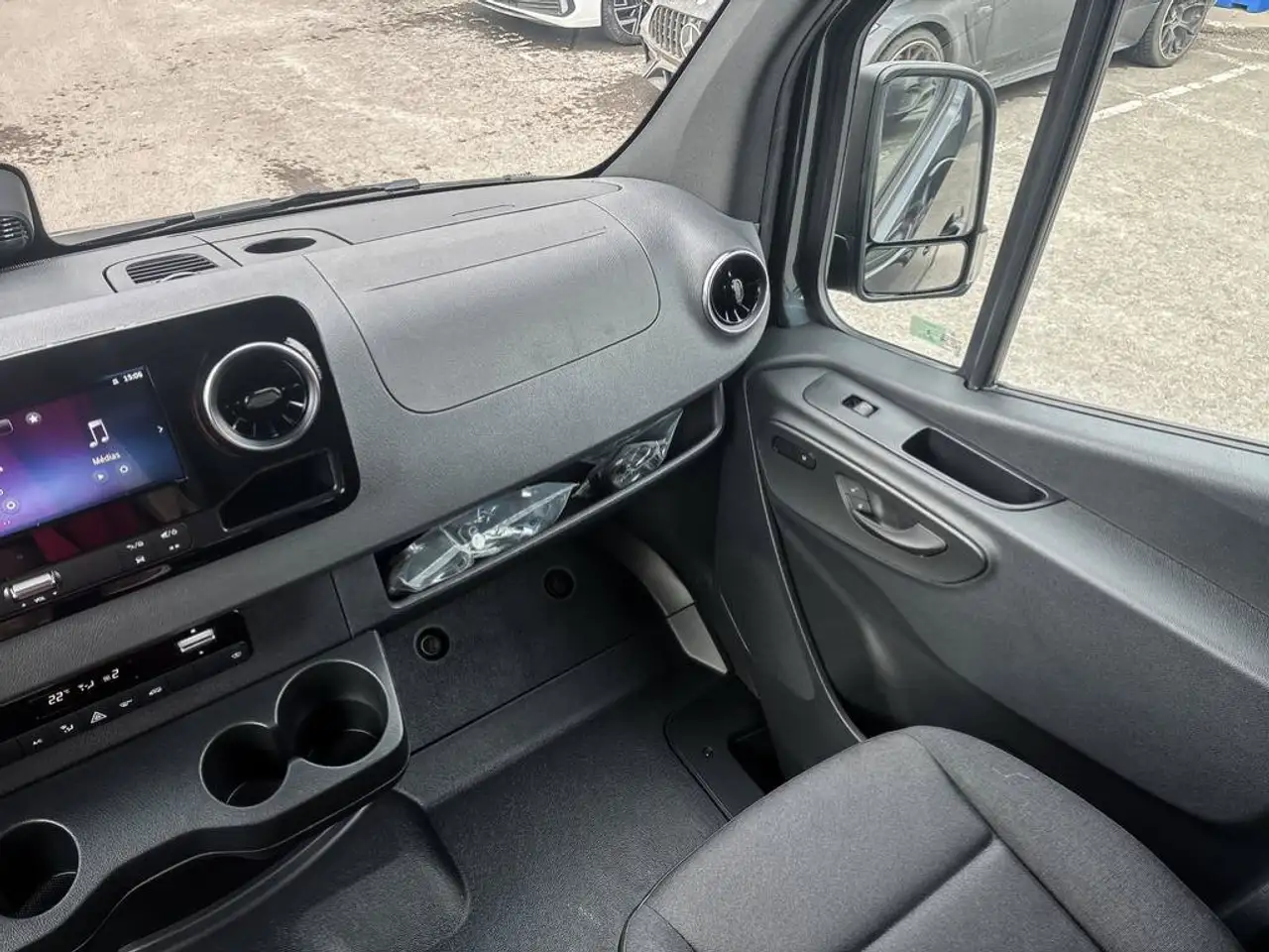 Mercedes-Benz Sprinter - Image 11