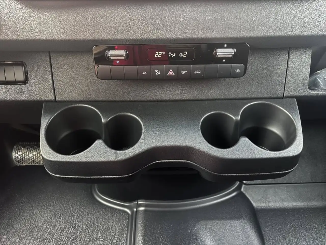 Mercedes-Benz Sprinter - Image 15